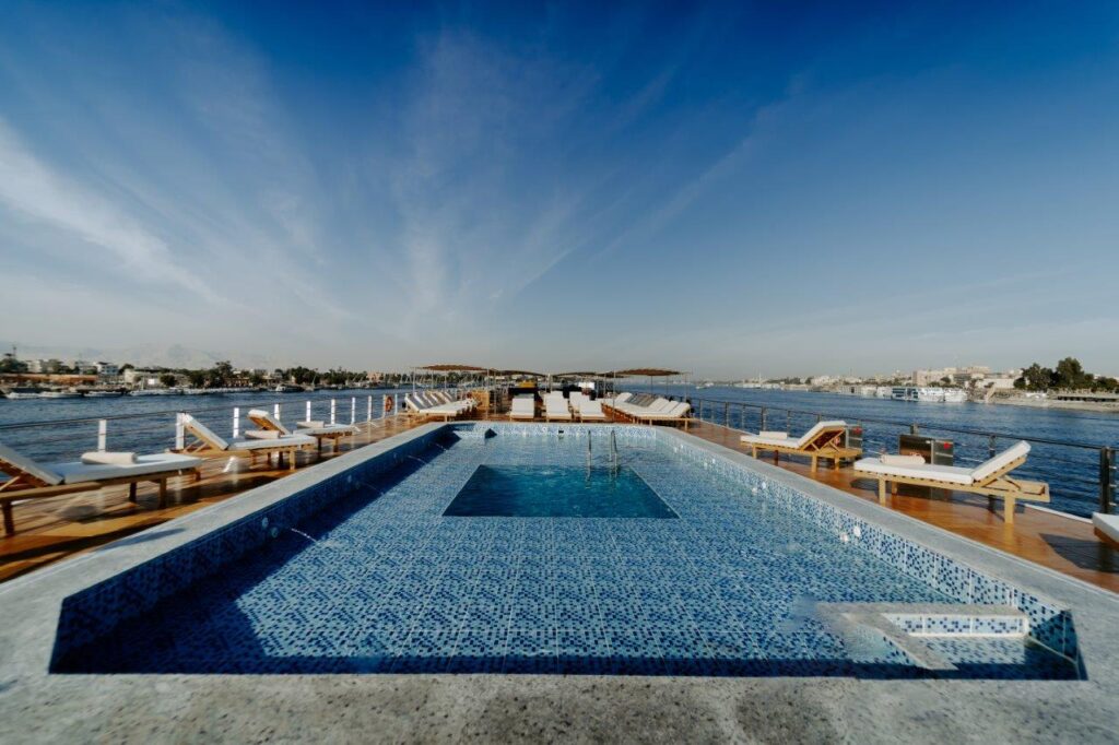 medea pool sun deck 1